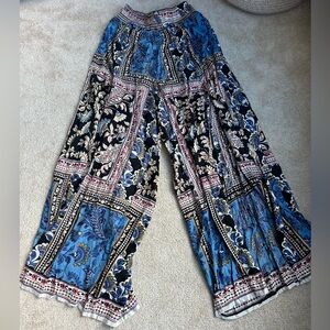 NWT Angie Floral Patterned Palooza Pants with high slit size M